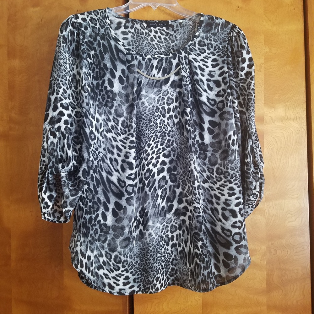 Tops - Picture 5 of 8